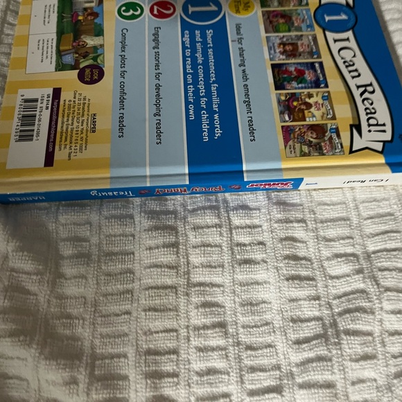 Fancy Nancy Book collection - Picture 3 of 3